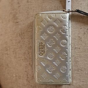 Guess wallet NWOT